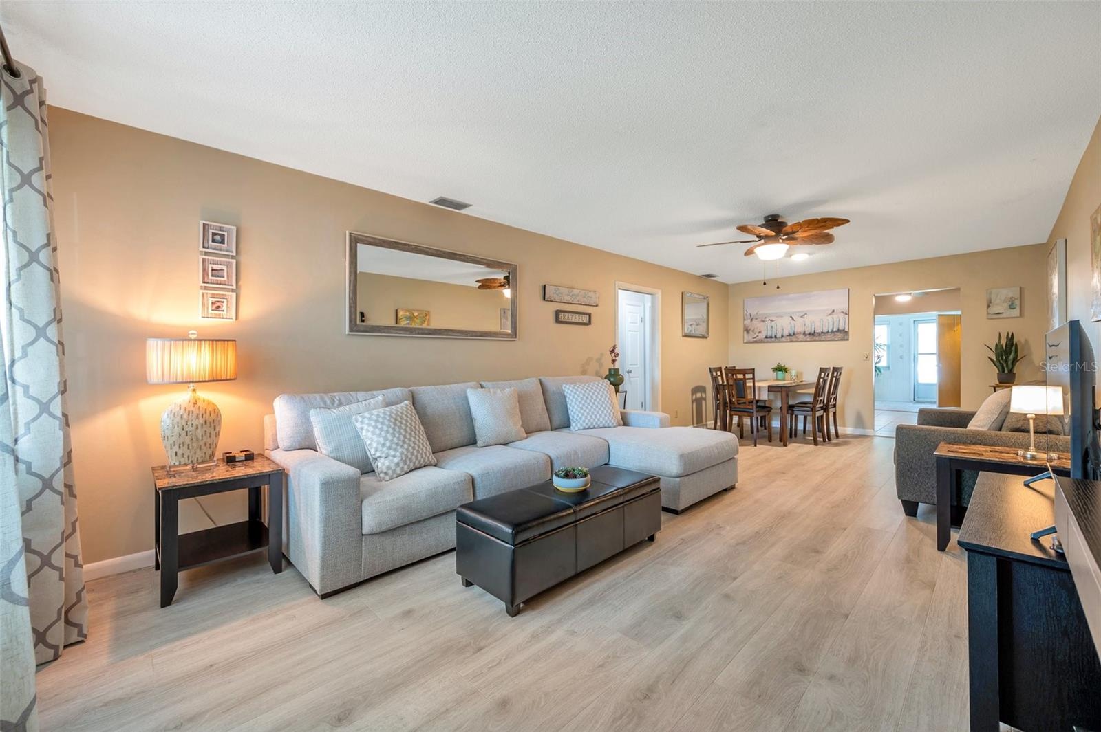 Listing photo id 3 for 11200 102nd Avenue 119