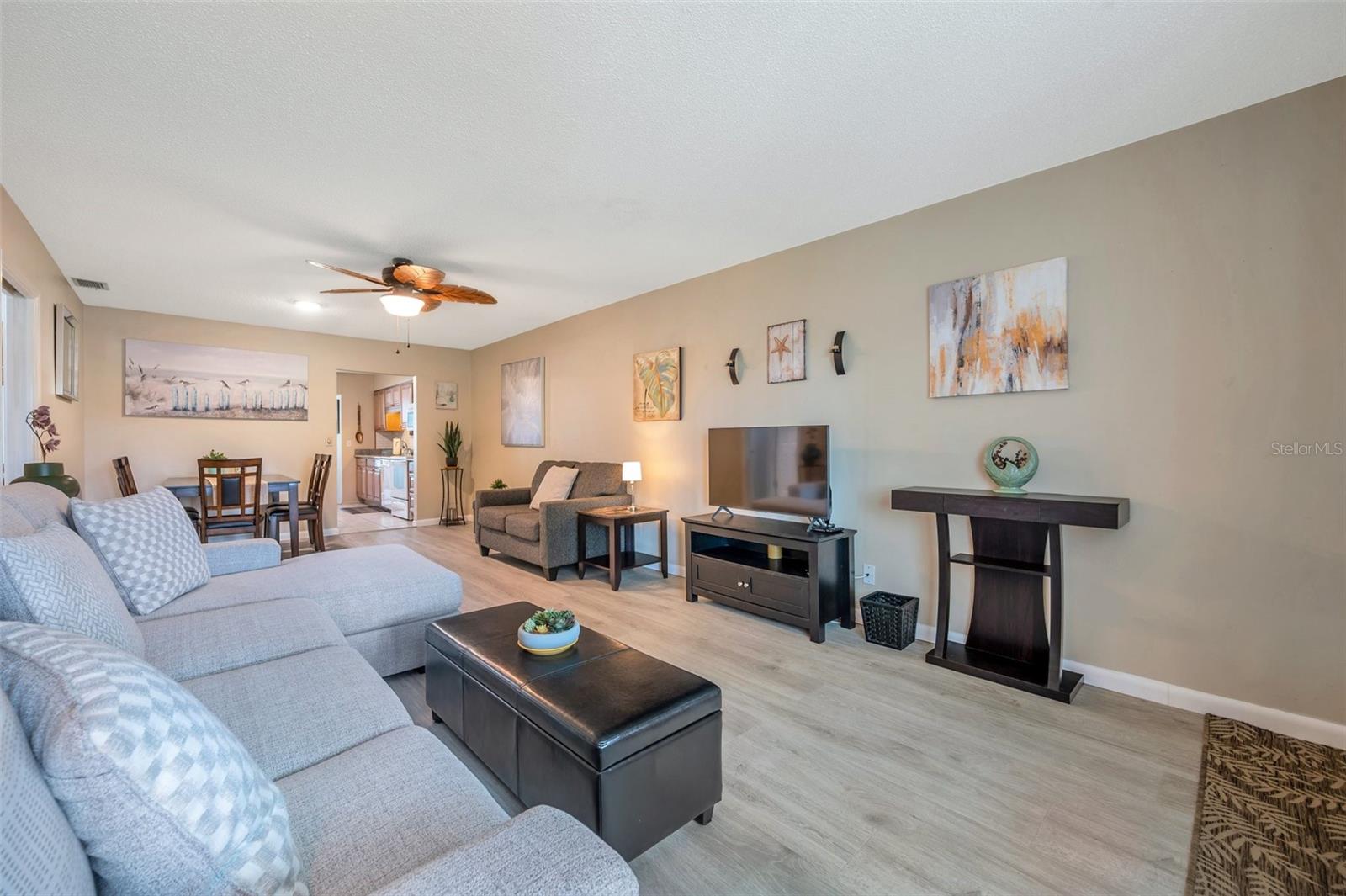 Listing photo id 4 for 11200 102nd Avenue 119