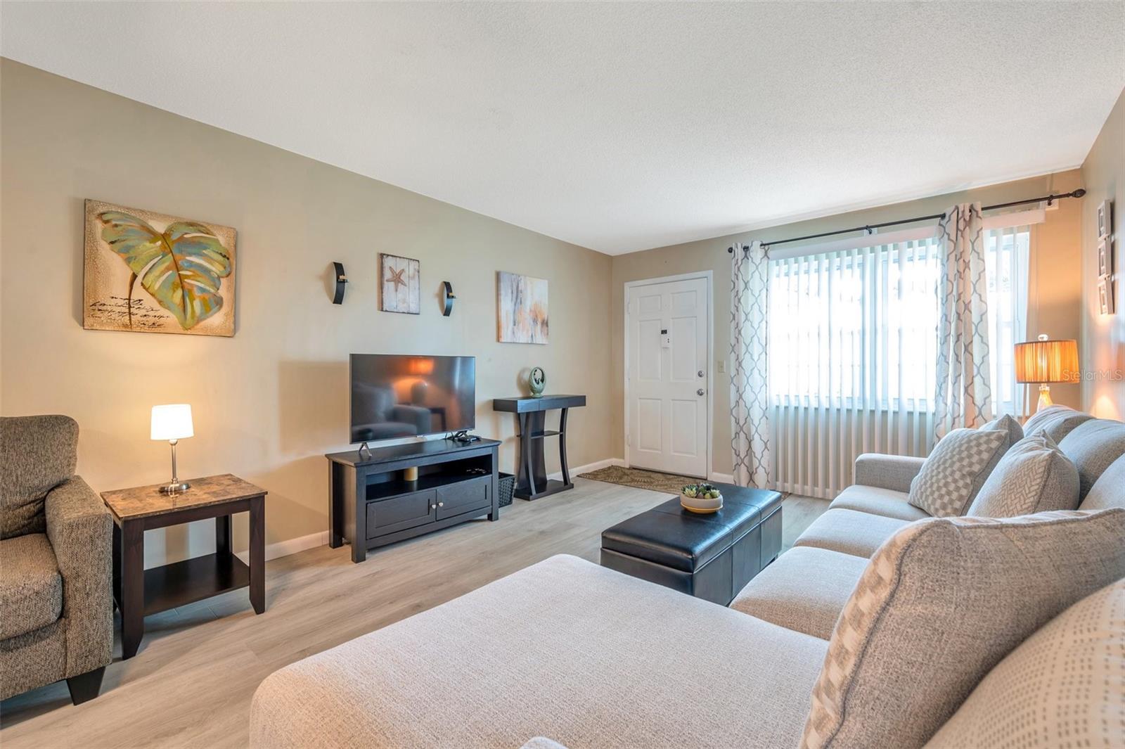 Listing photo id 5 for 11200 102nd Avenue 119