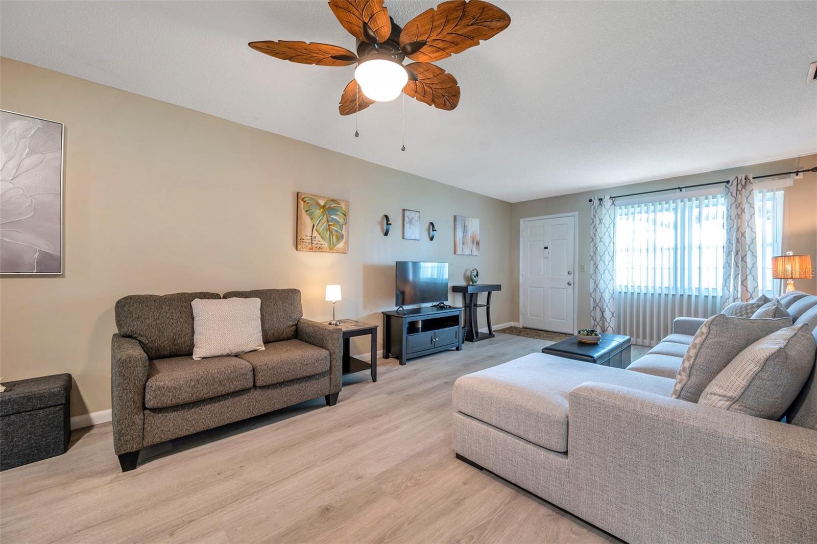 Listing photo id 6 for 11200 102nd Avenue 119
