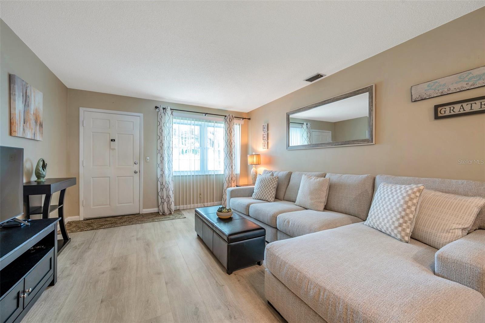 Listing photo id 7 for 11200 102nd Avenue 119