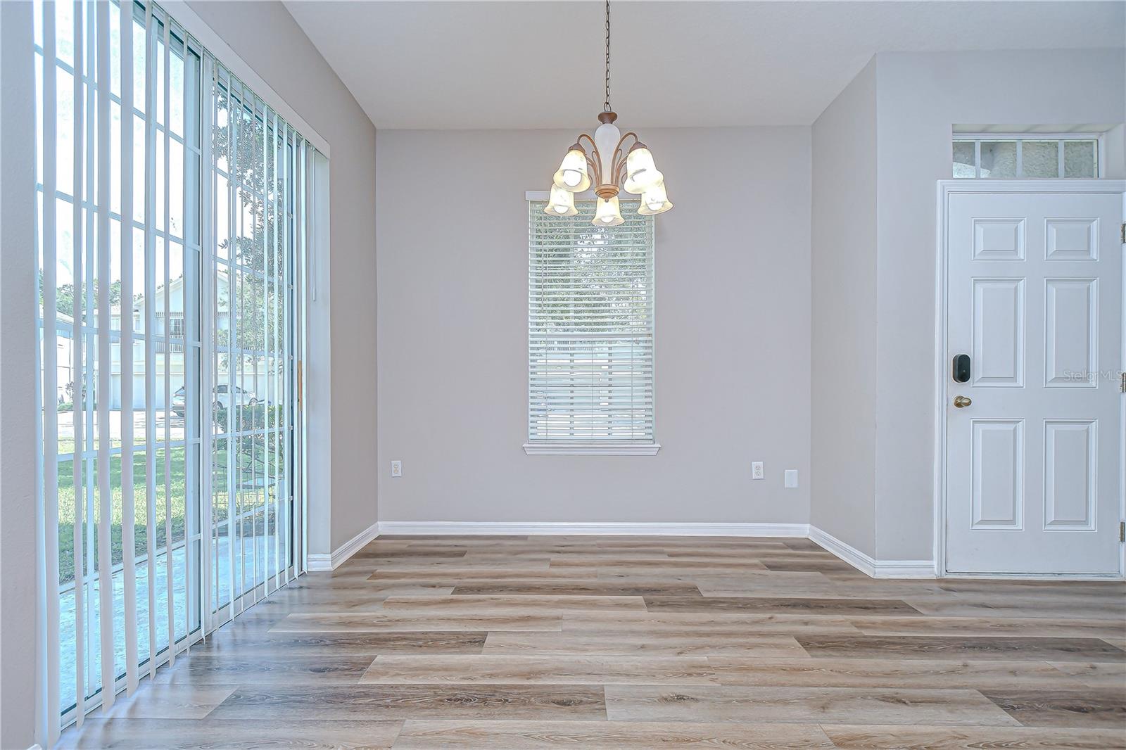 Image 10 of 43 For 5144 Blue Roan Way
