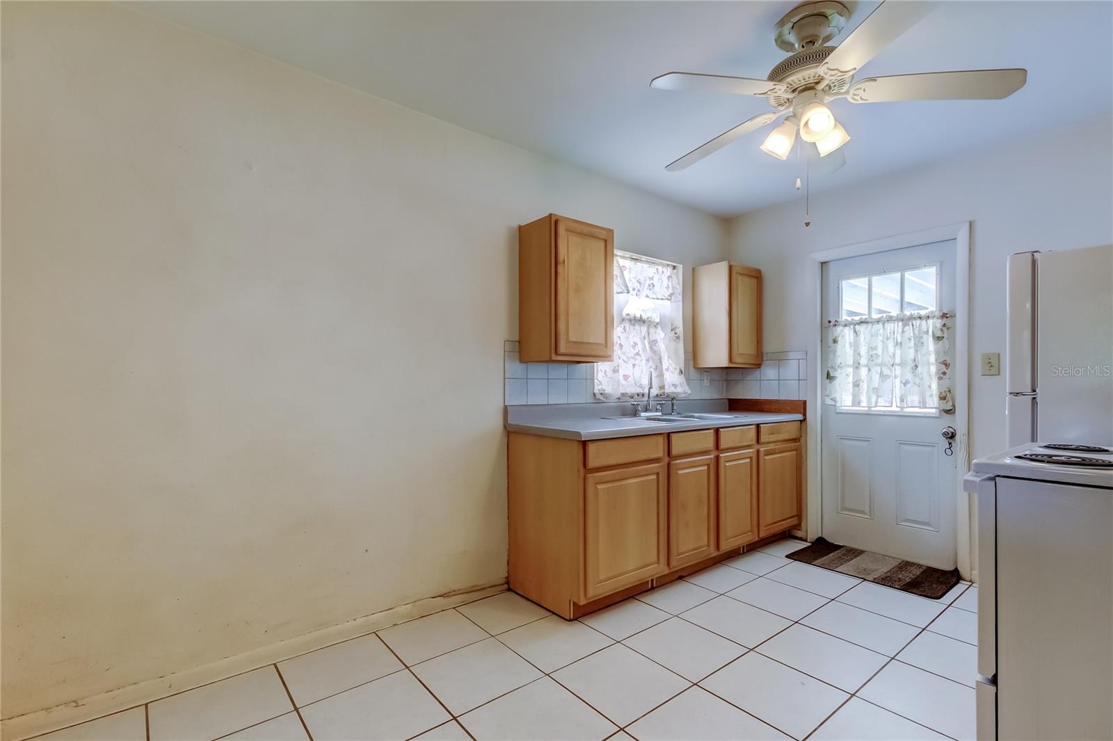 Listing photo id 9 for 4481 57th Avenue N