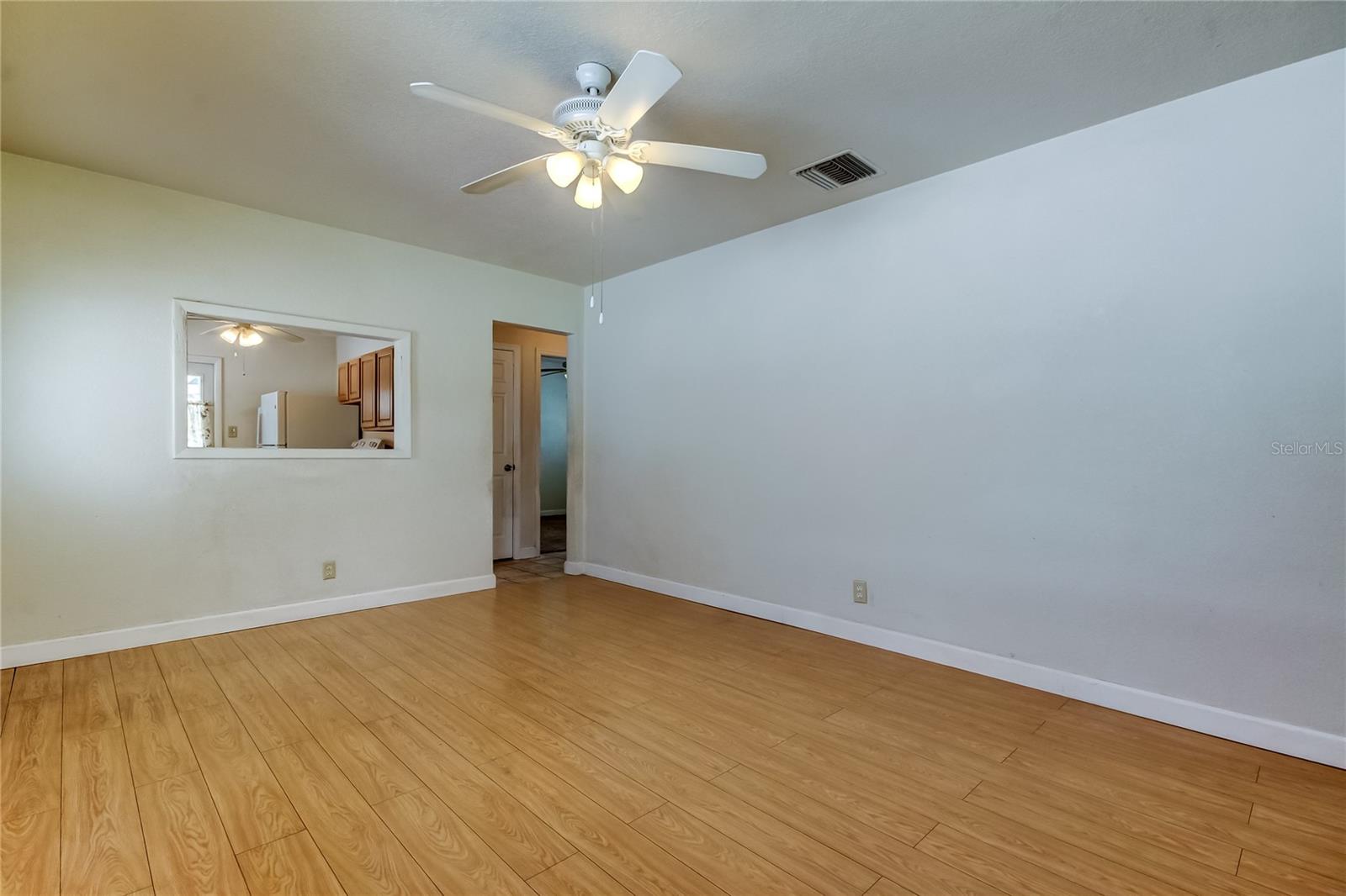 Listing photo id 11 for 4481 57th Avenue N