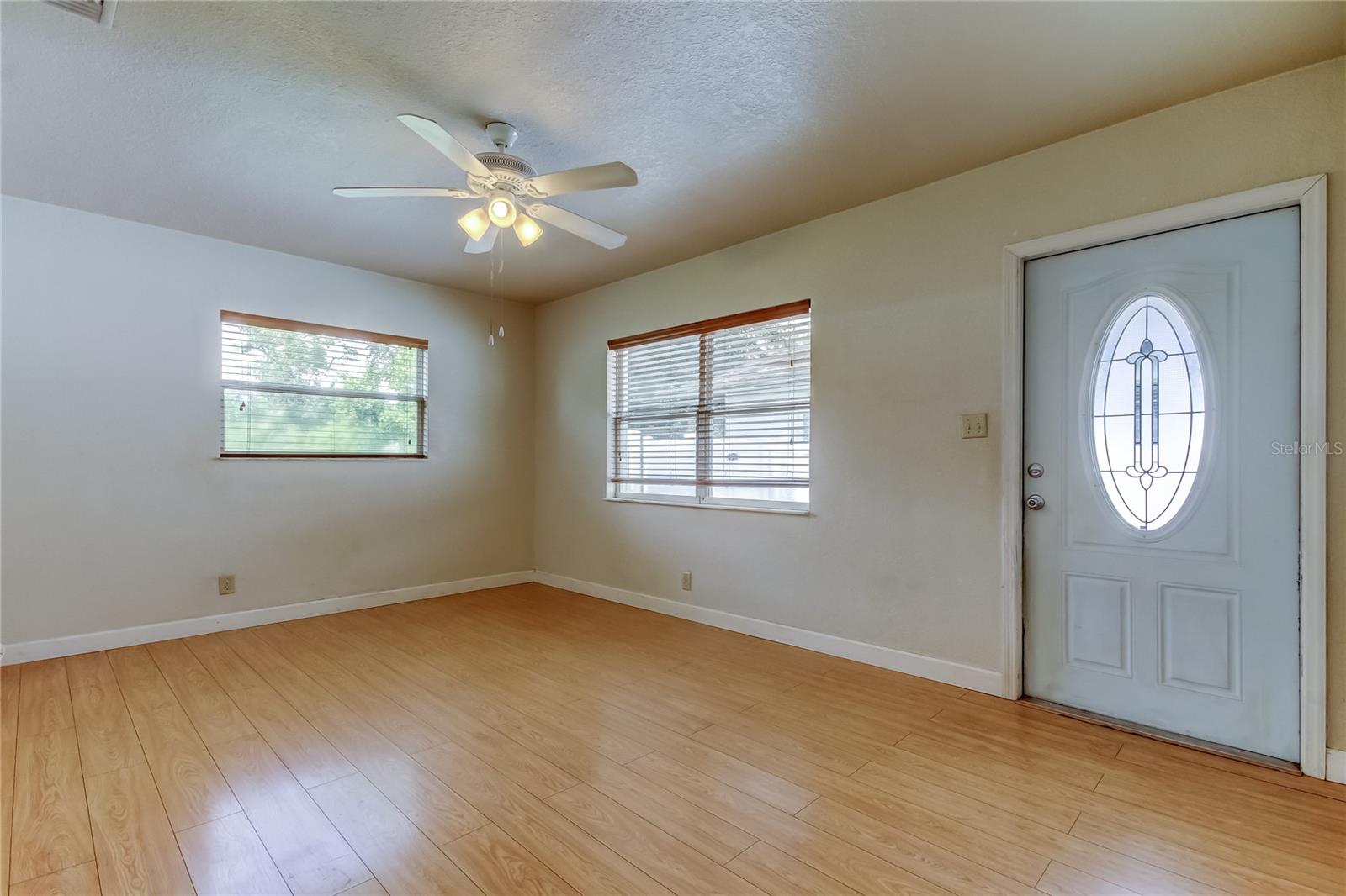 Listing photo id 12 for 4481 57th Avenue N