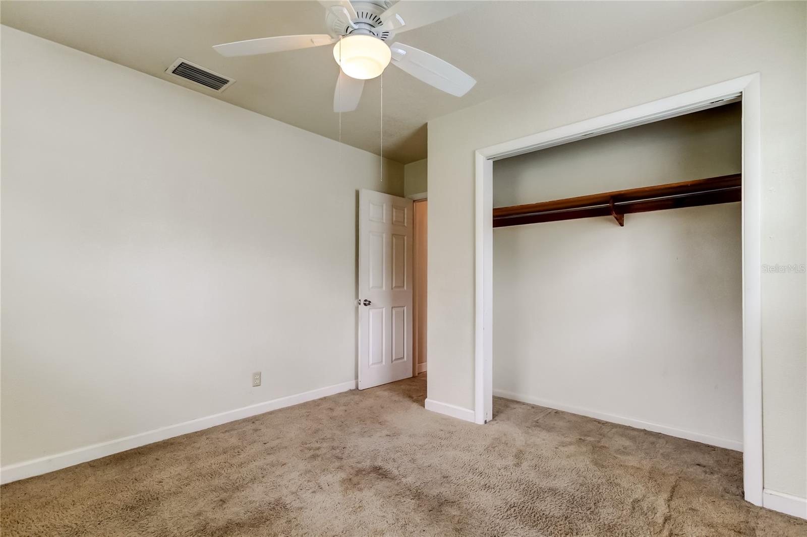 Listing photo id 14 for 4481 57th Avenue N