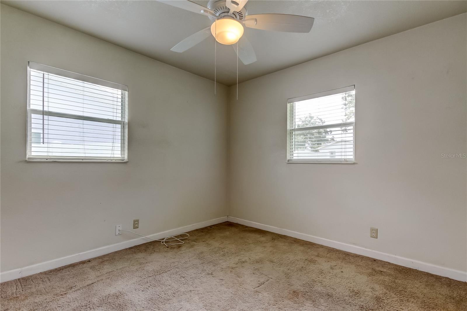 Listing photo id 15 for 4481 57th Avenue N