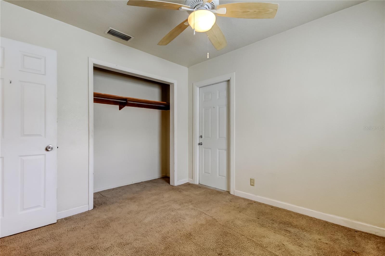 Listing photo id 16 for 4481 57th Avenue N