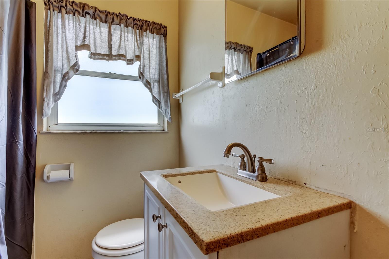 Listing photo id 18 for 4481 57th Avenue N
