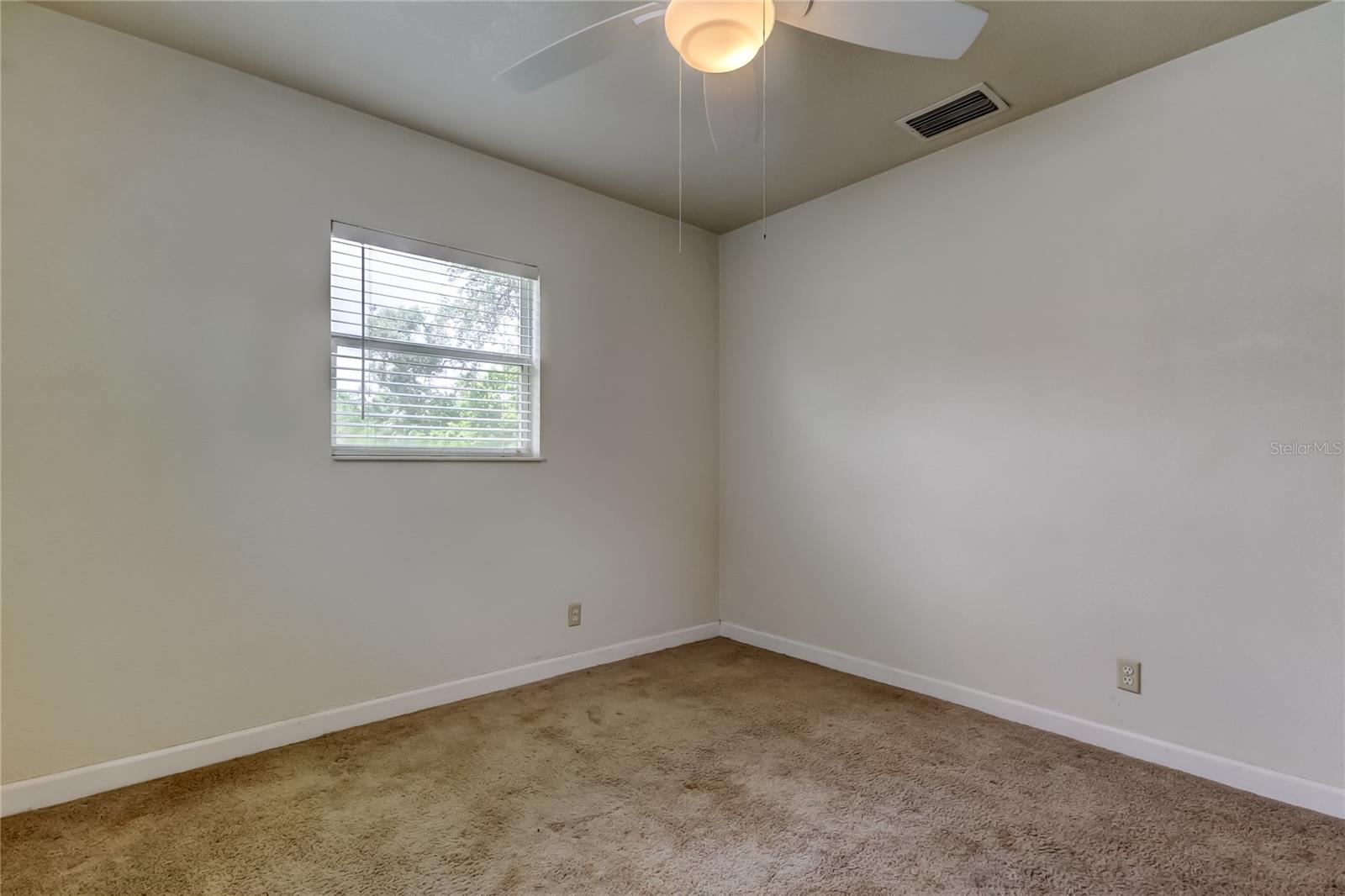 Listing photo id 23 for 4481 57th Avenue N