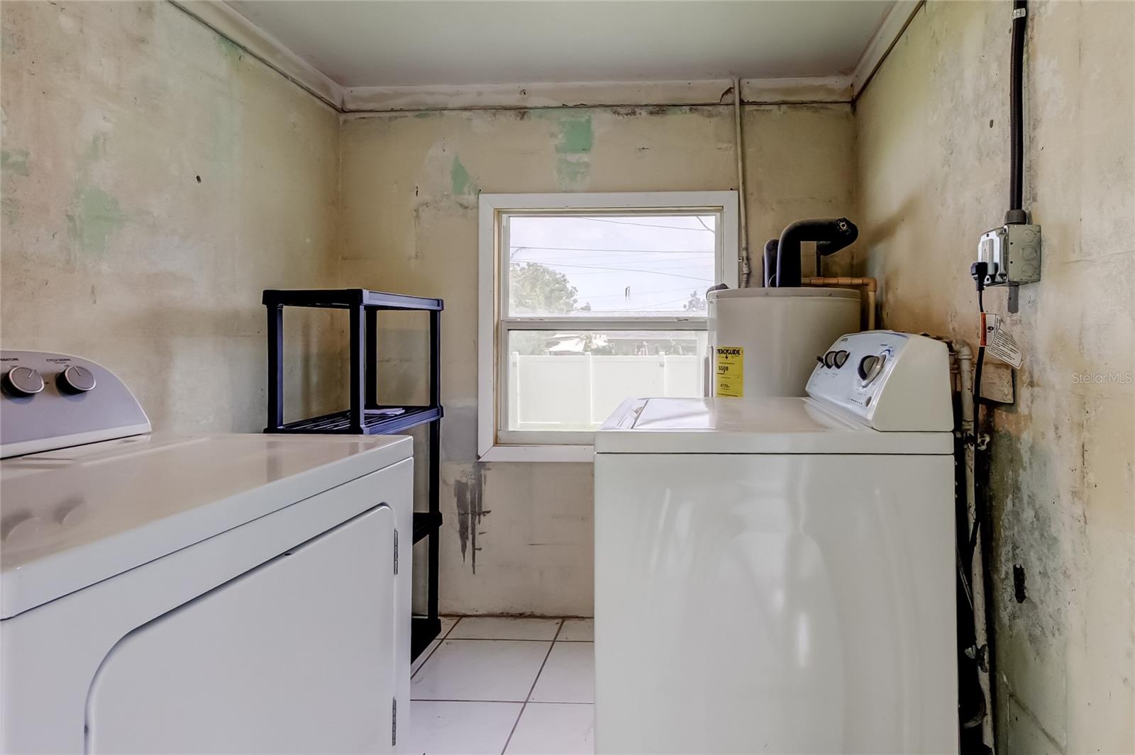 Listing photo id 27 for 4481 57th Avenue N