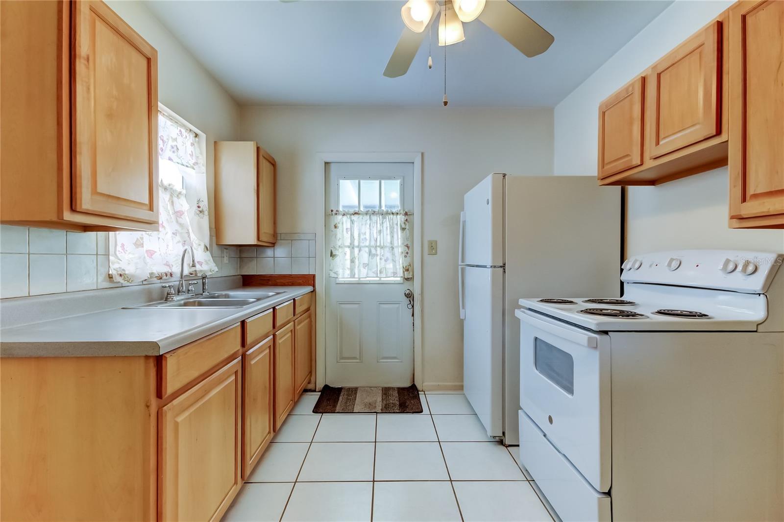 Listing photo id 1 for 4481 57th Avenue N