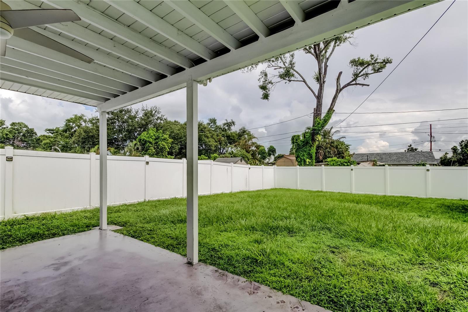 Listing photo id 30 for 4481 57th Avenue N
