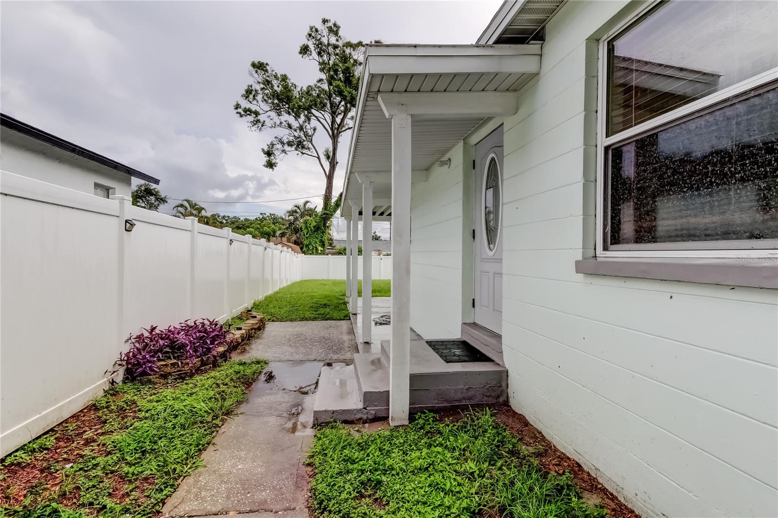 Listing photo id 31 for 4481 57th Avenue N