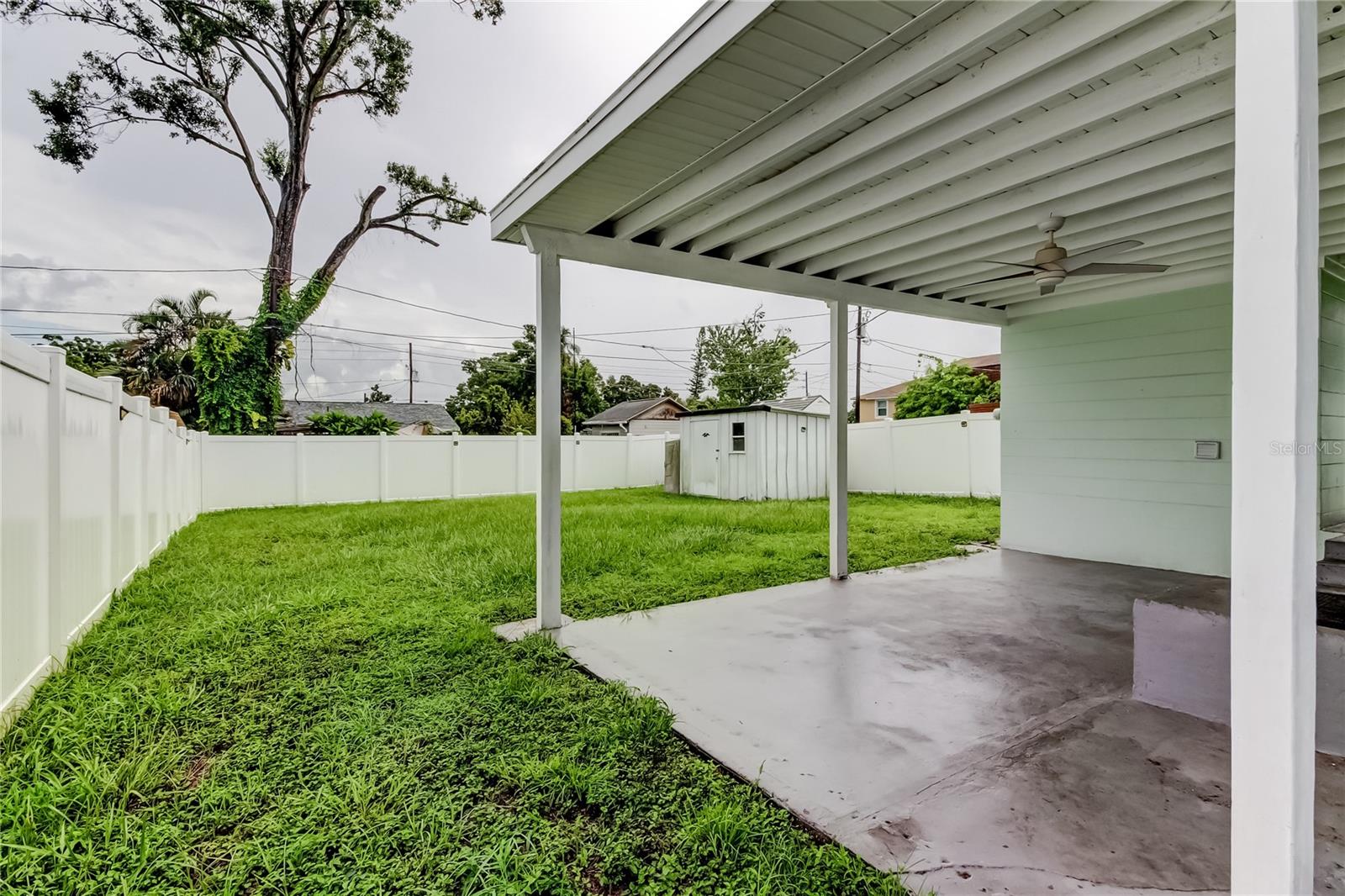 Listing photo id 34 for 4481 57th Avenue N