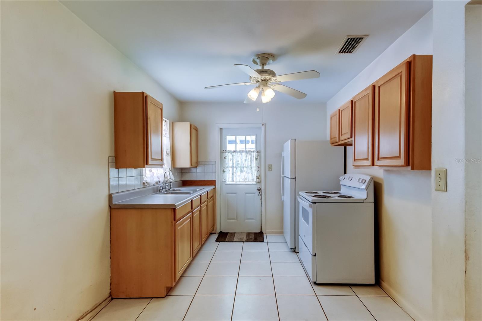 Listing photo id 4 for 4481 57th Avenue N