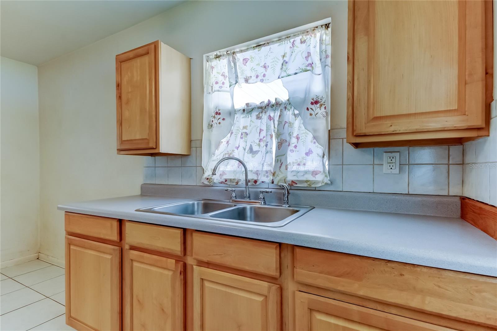 Listing photo id 5 for 4481 57th Avenue N