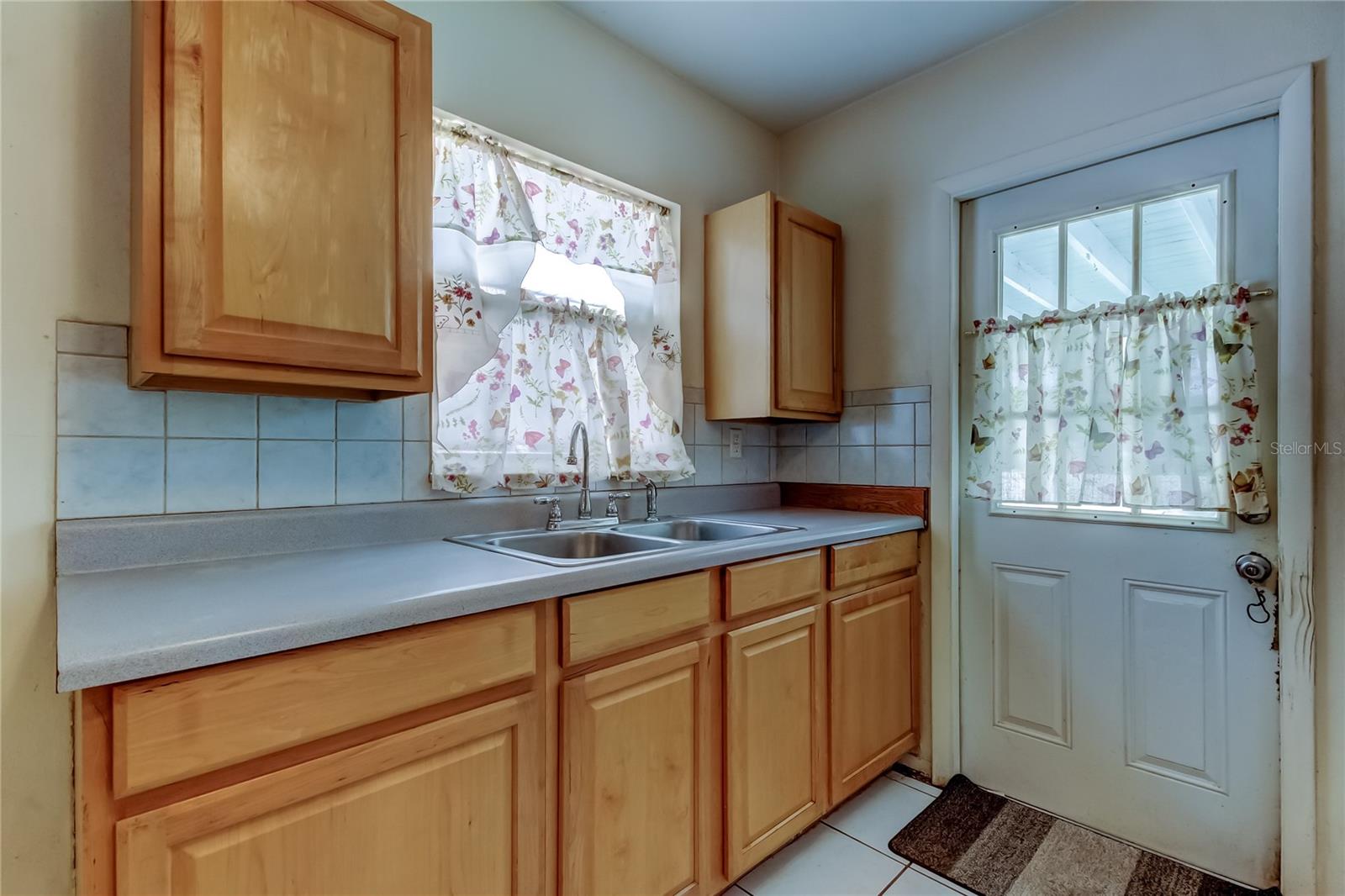 Listing photo id 6 for 4481 57th Avenue N