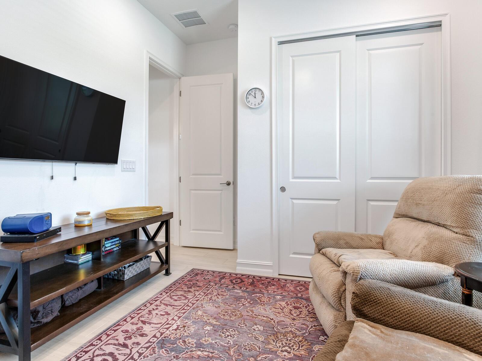 Listing photo id 9 for 6057 Marsh Trail Drive