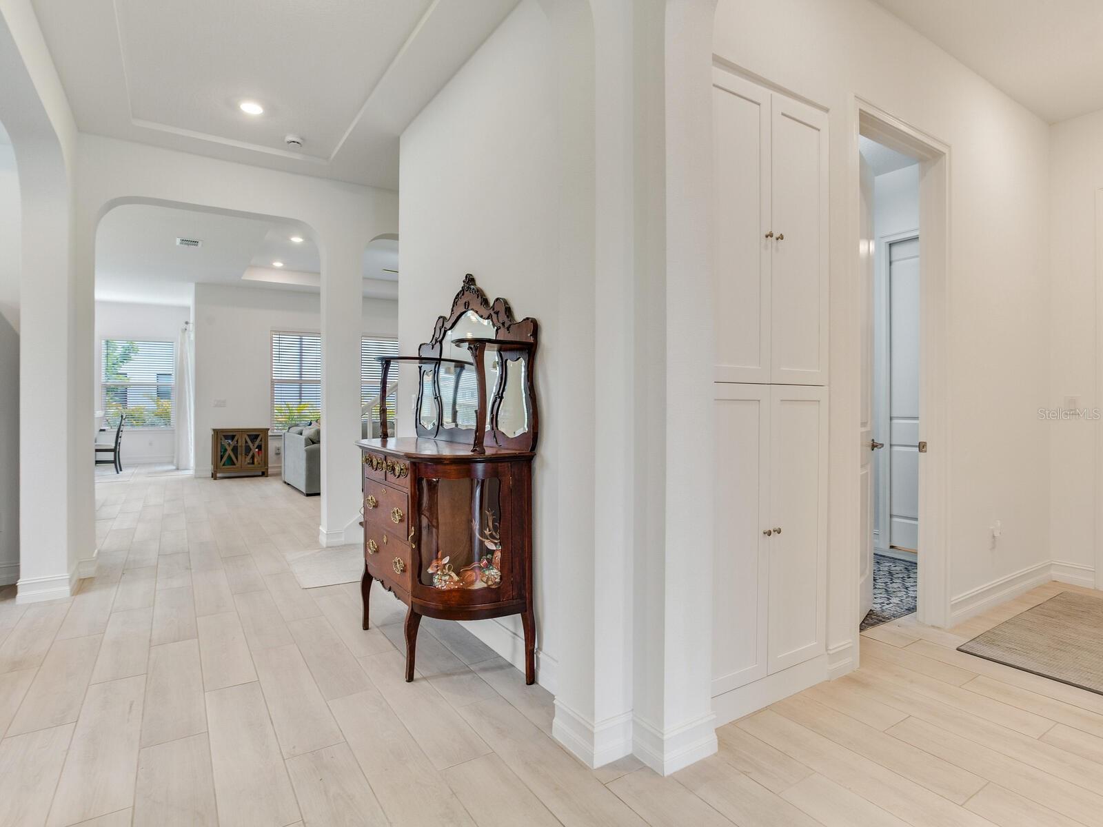 Listing photo id 13 for 6057 Marsh Trail Drive