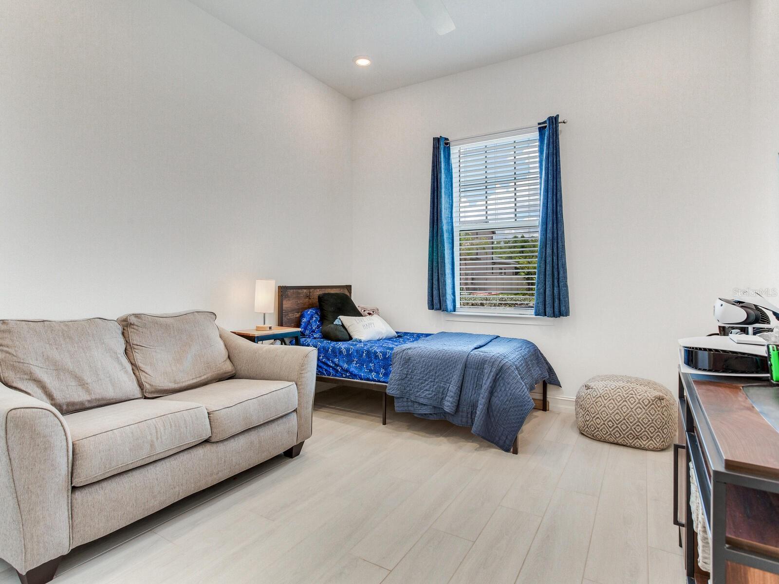 Listing photo id 15 for 6057 Marsh Trail Drive