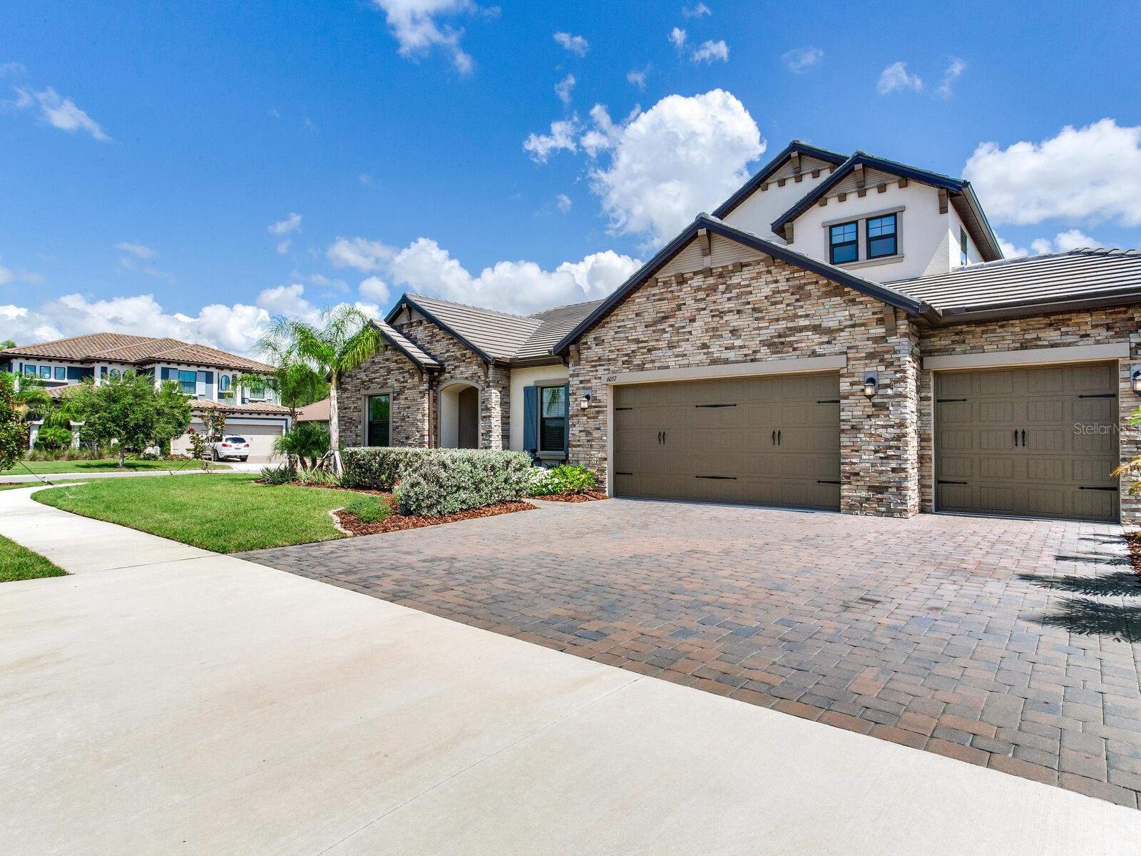 Listing photo id 2 for 6057 Marsh Trail Drive