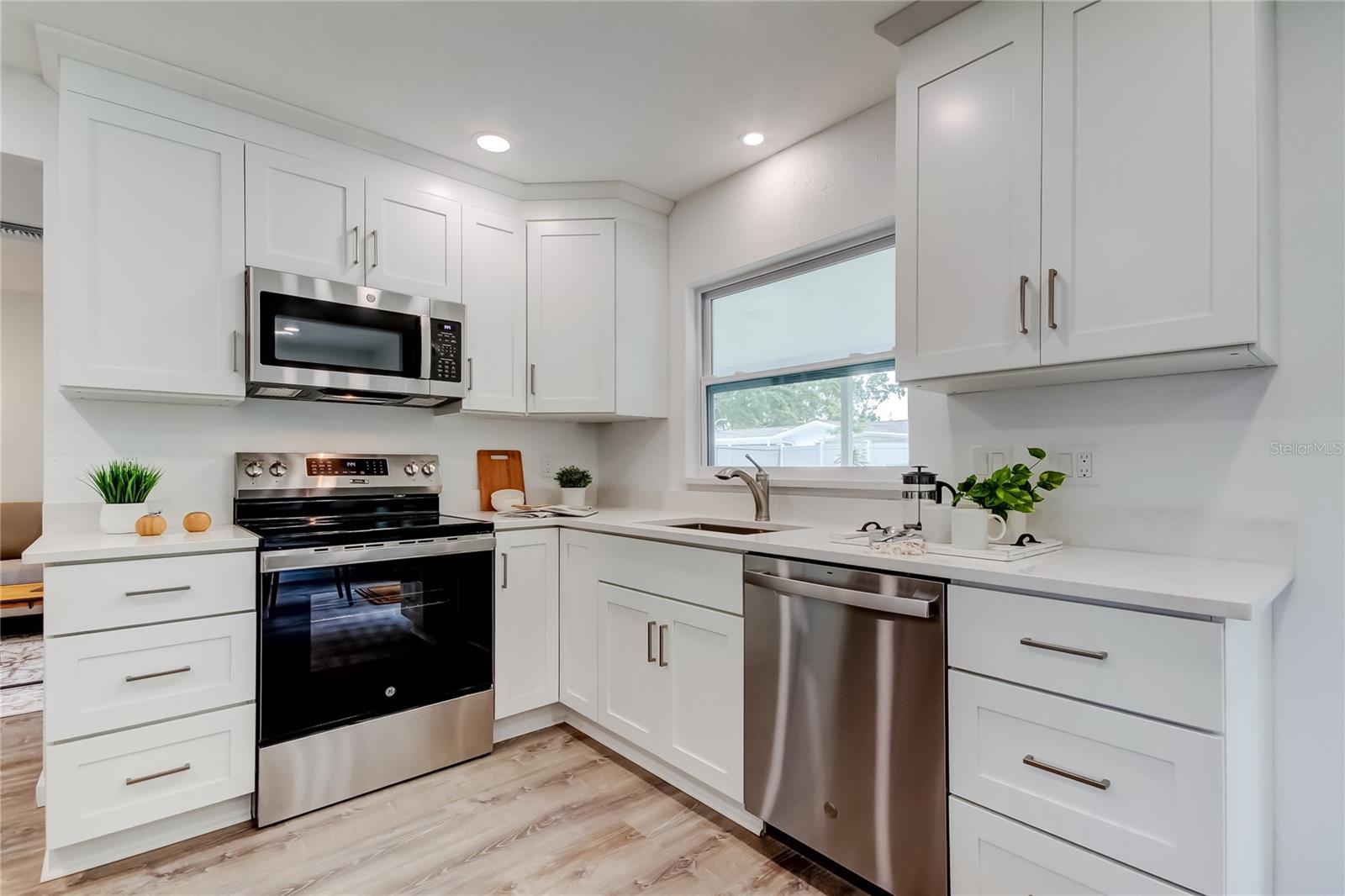 Image 15 of 52 For 13344 88th Avenue