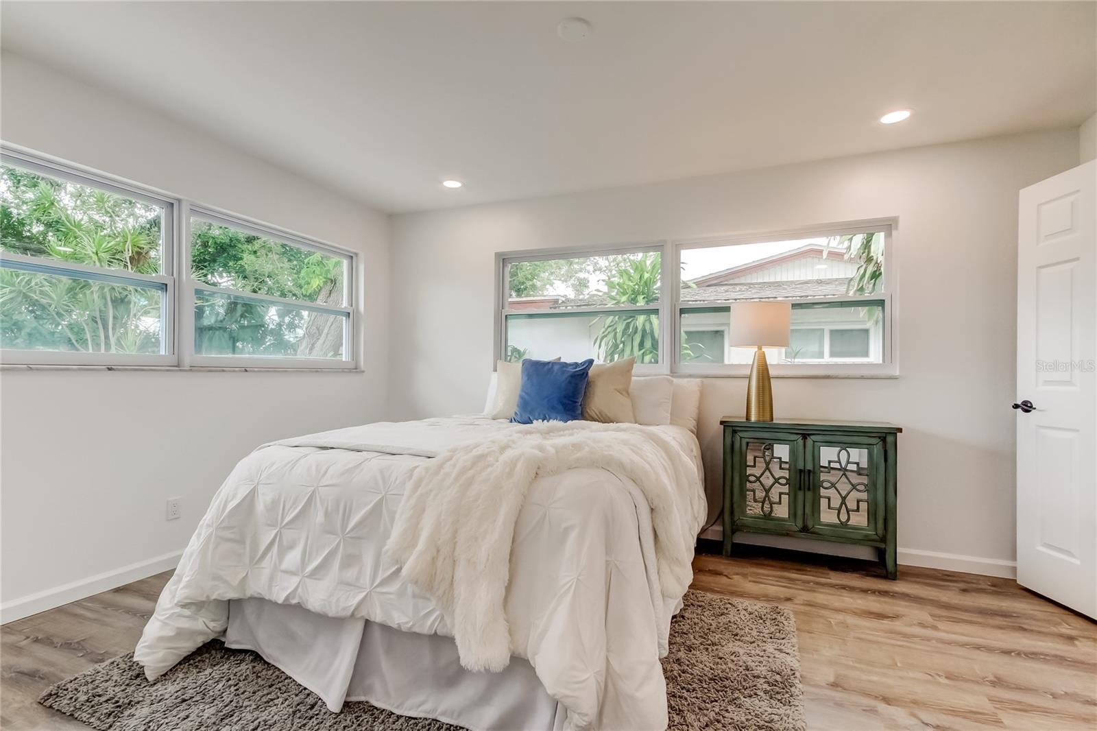 Image 28 of 52 For 13344 88th Avenue