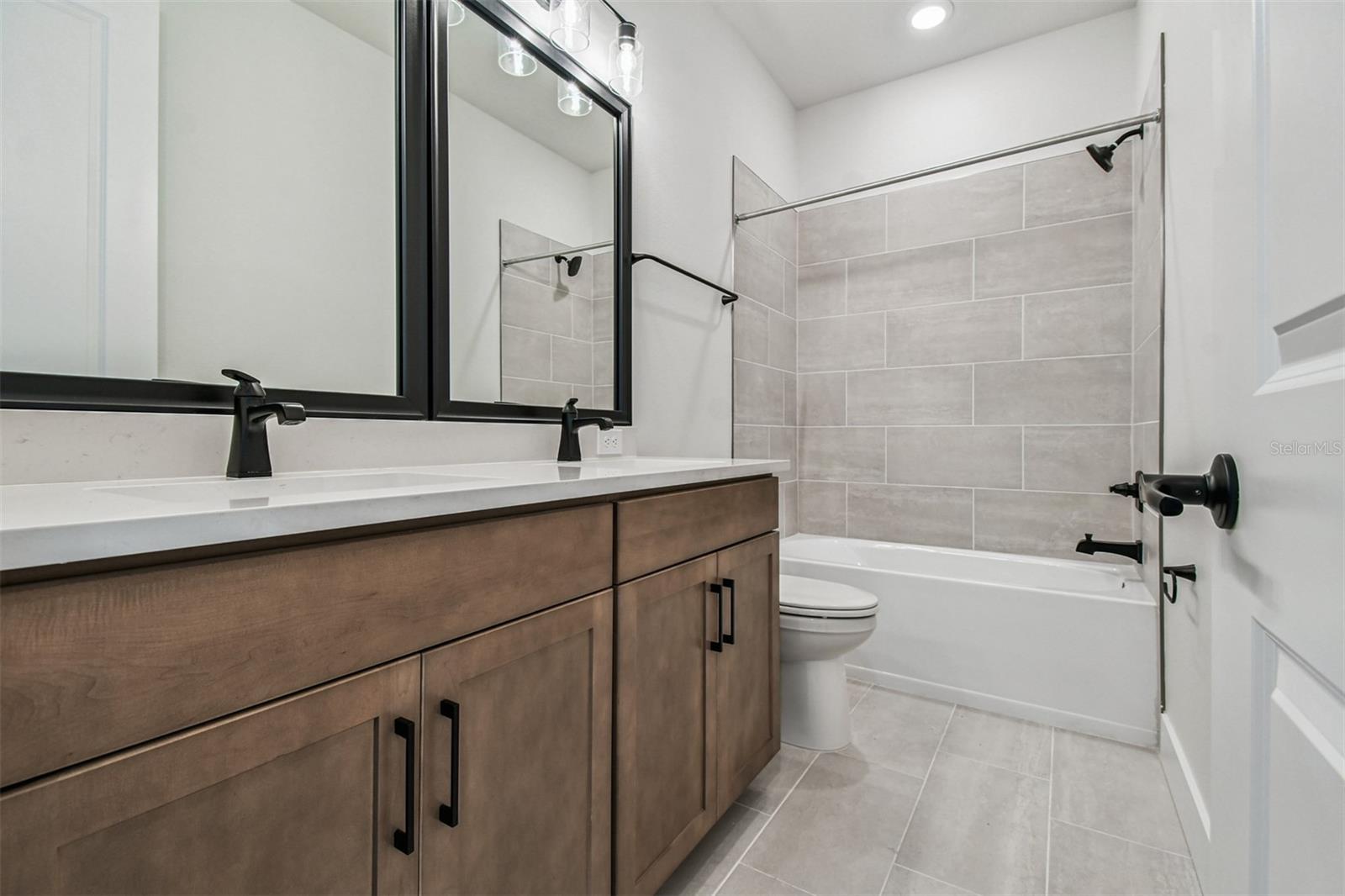 Image 31 of 50 For 699 Allora Avenue