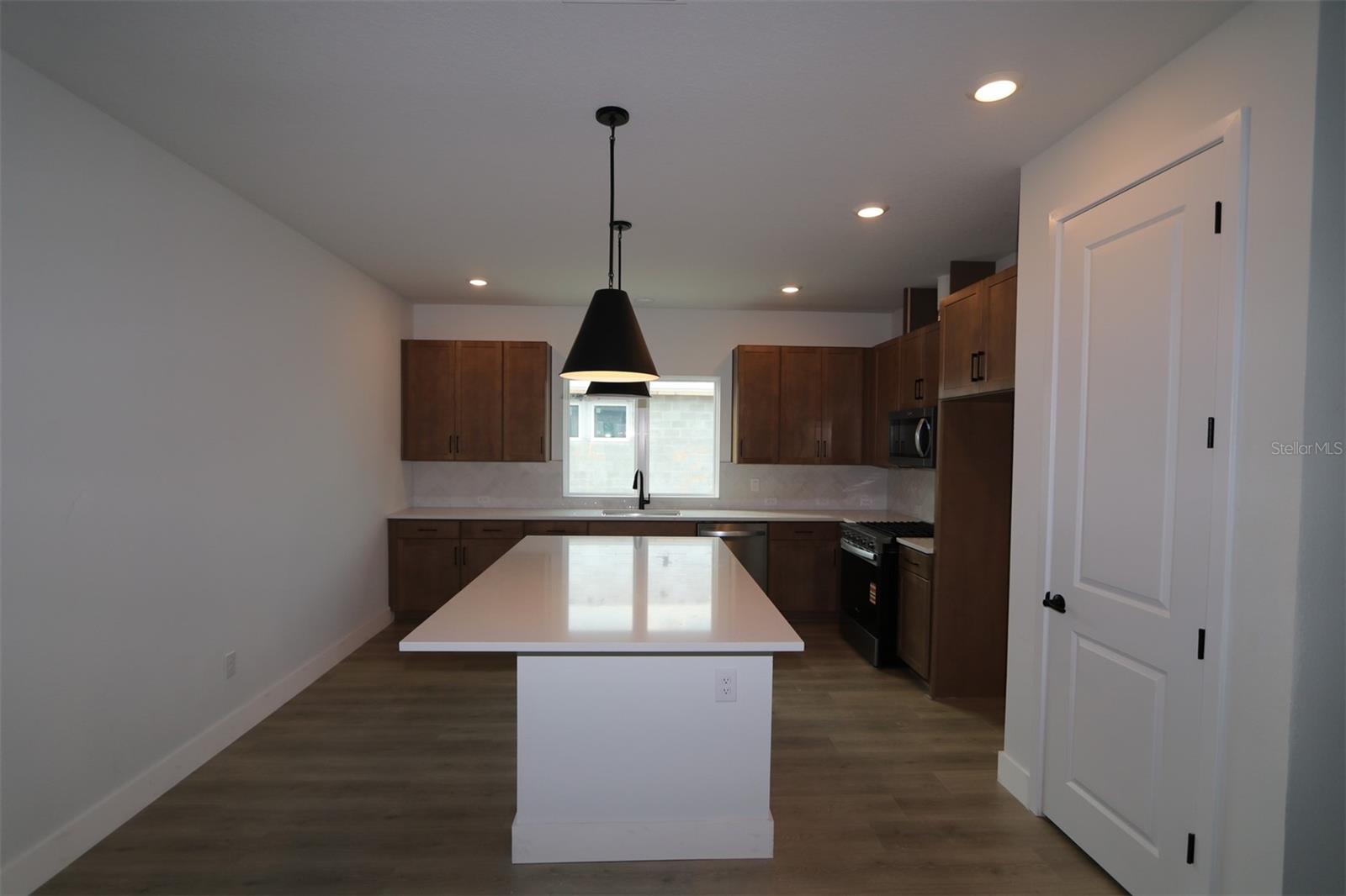 Image 6 of 17 For 699 Allora Avenue