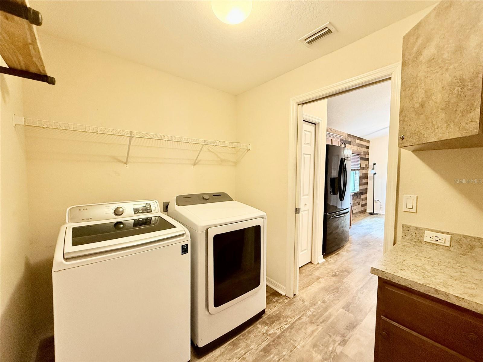 Listing photo id 14 for 6054 Merrifield Drive