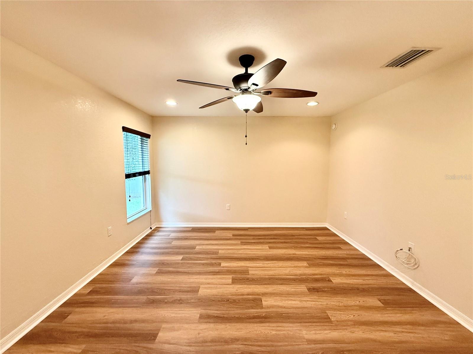Listing photo id 15 for 6054 Merrifield Drive