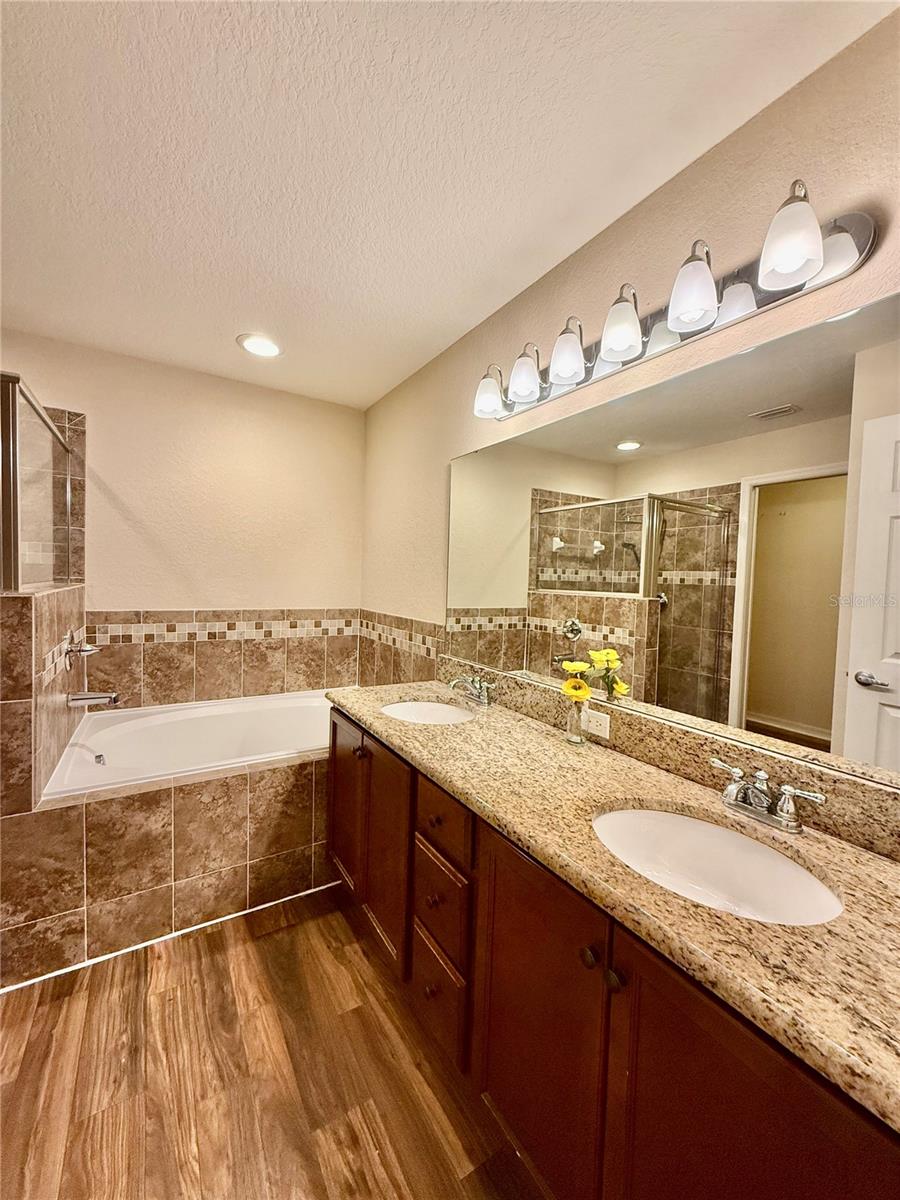 Listing photo id 18 for 6054 Merrifield Drive