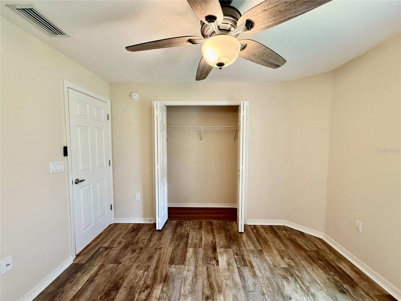 Listing photo id 24 for 6054 Merrifield Drive