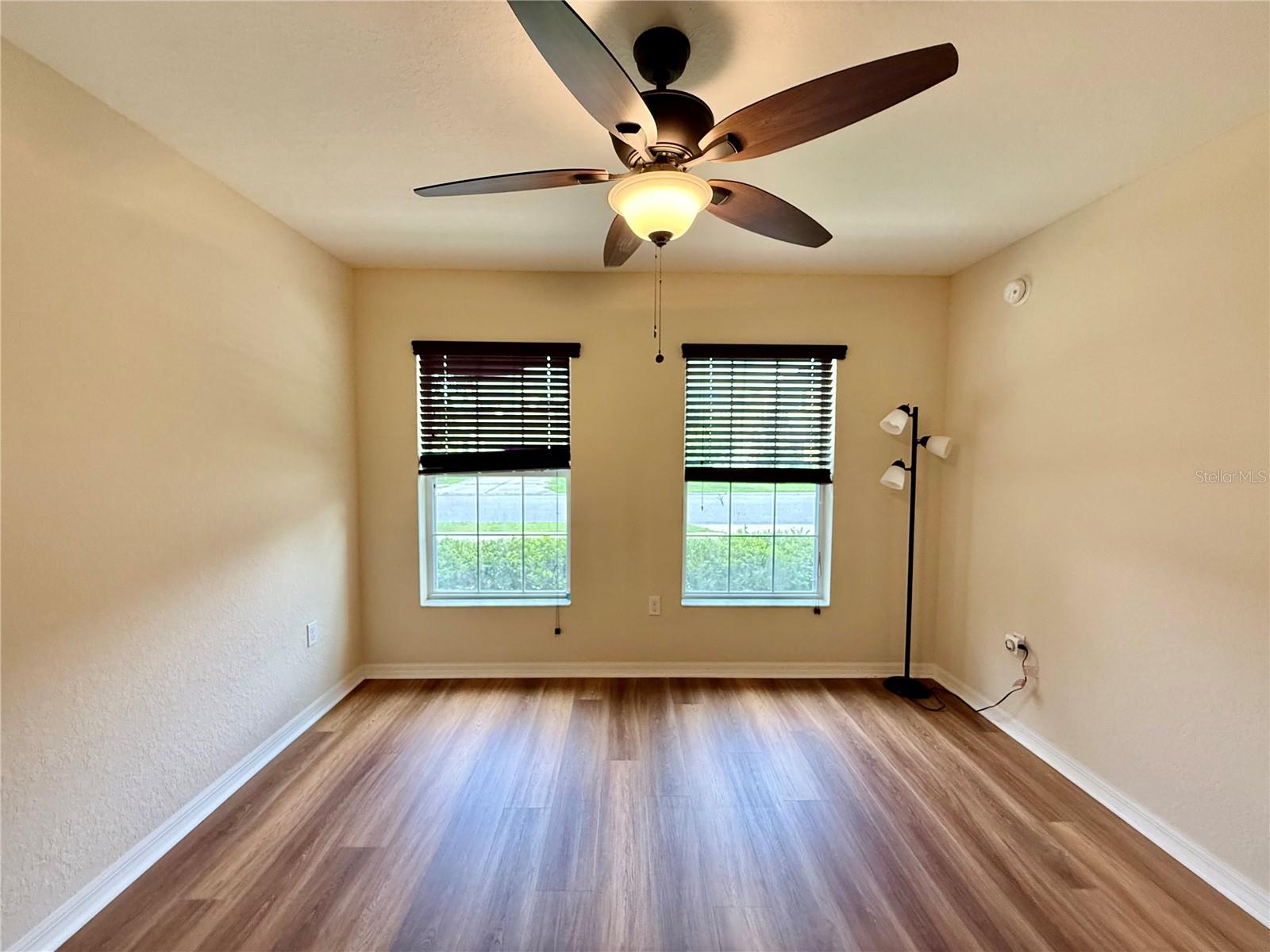 Listing photo id 26 for 6054 Merrifield Drive