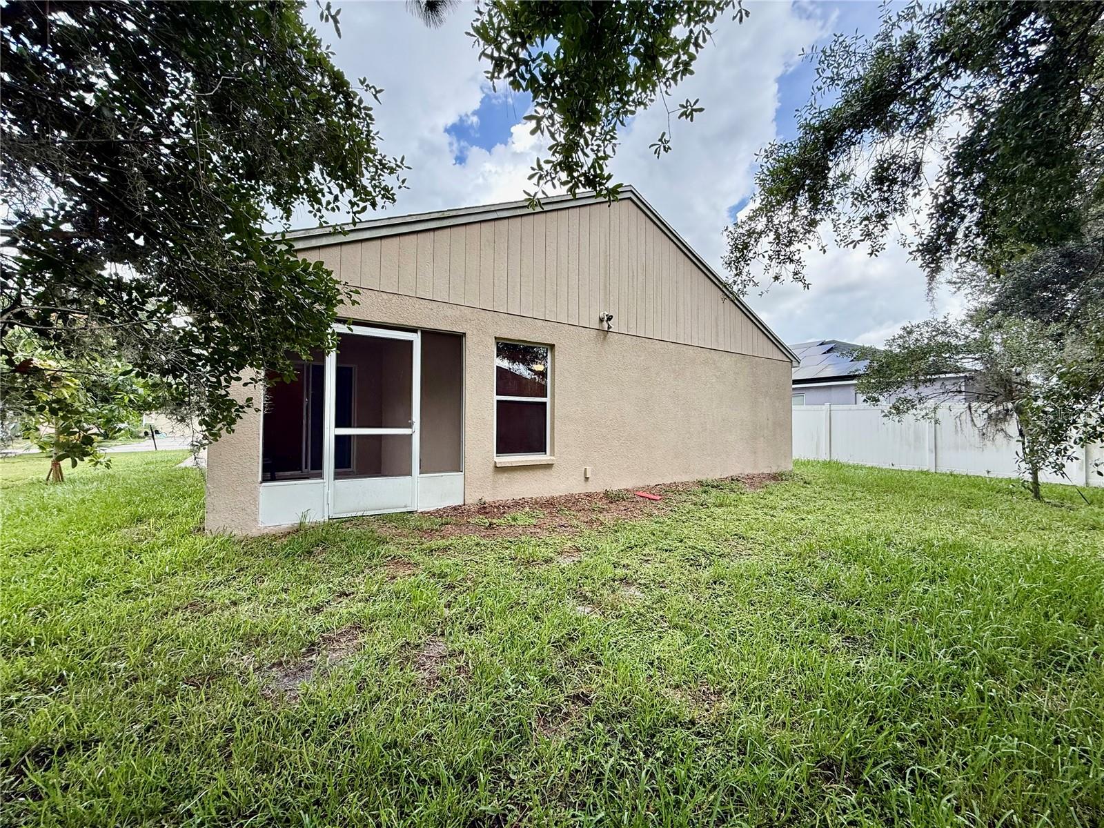 Listing photo id 30 for 6054 Merrifield Drive