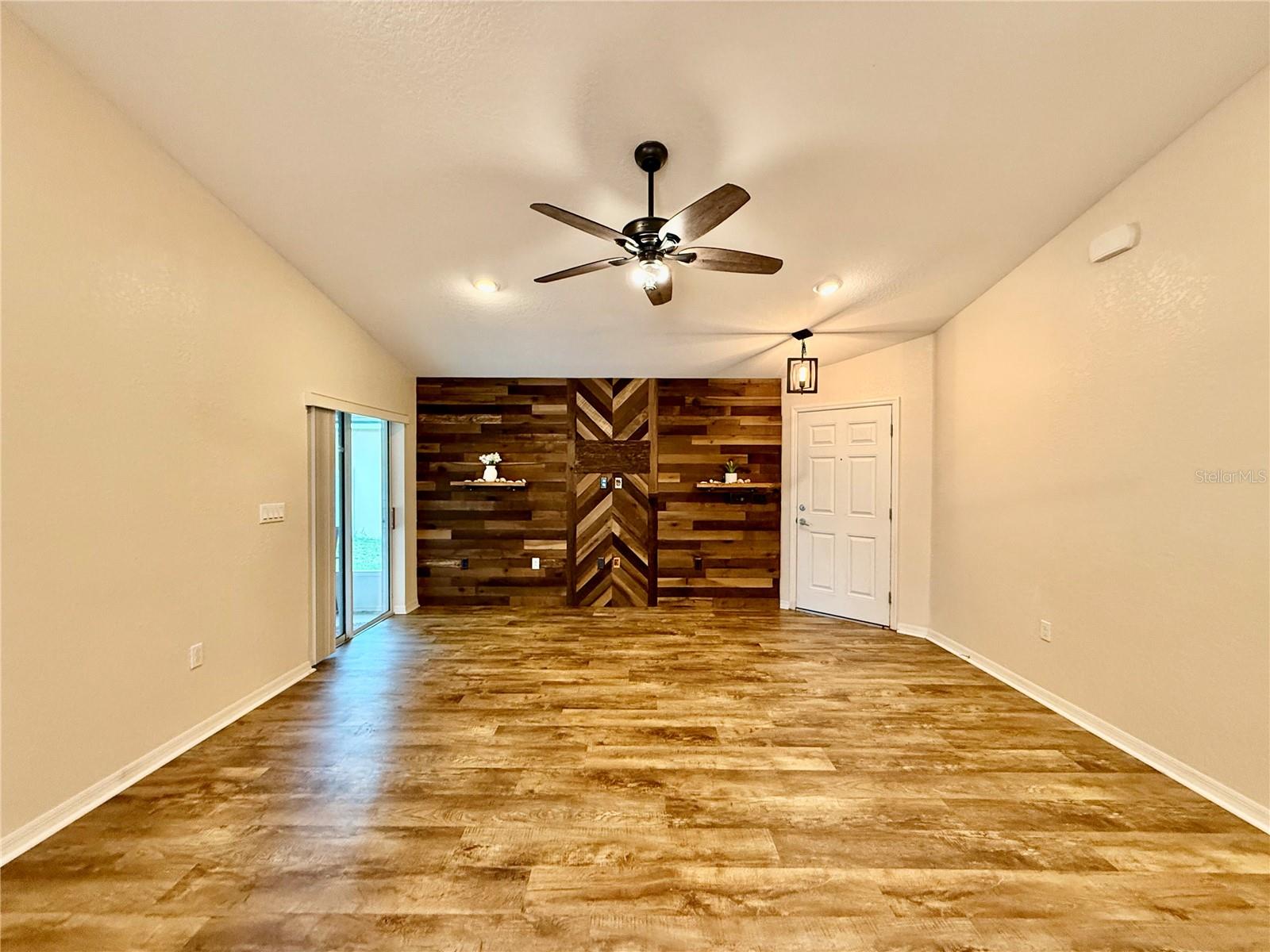 Listing photo id 2 for 6054 Merrifield Drive