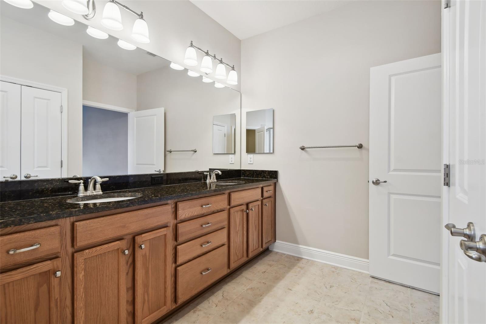 Image 27 of 73 For 11317 Wickersley Place