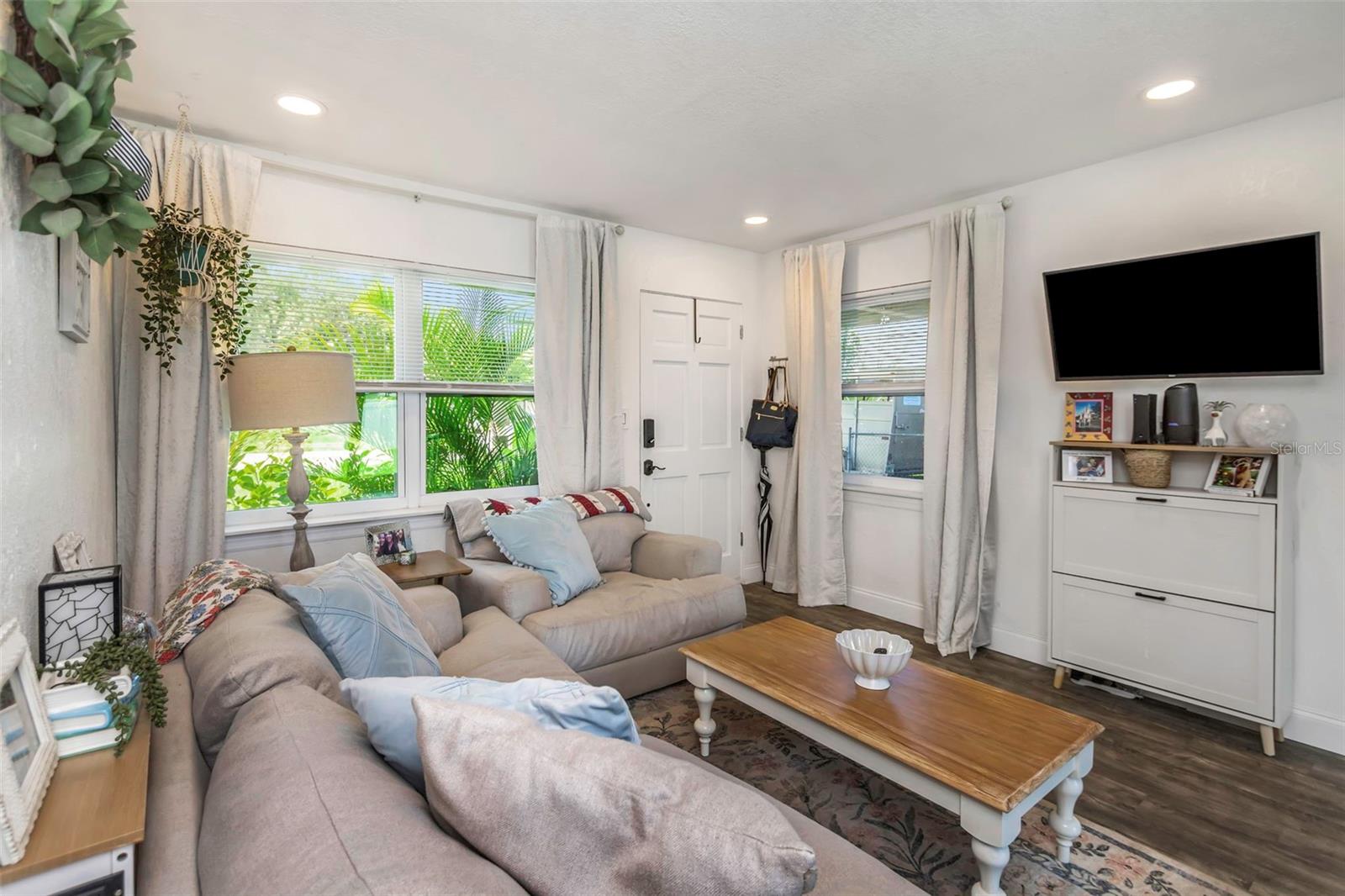 Image 10 of 47 For 5741 91st Avenue N