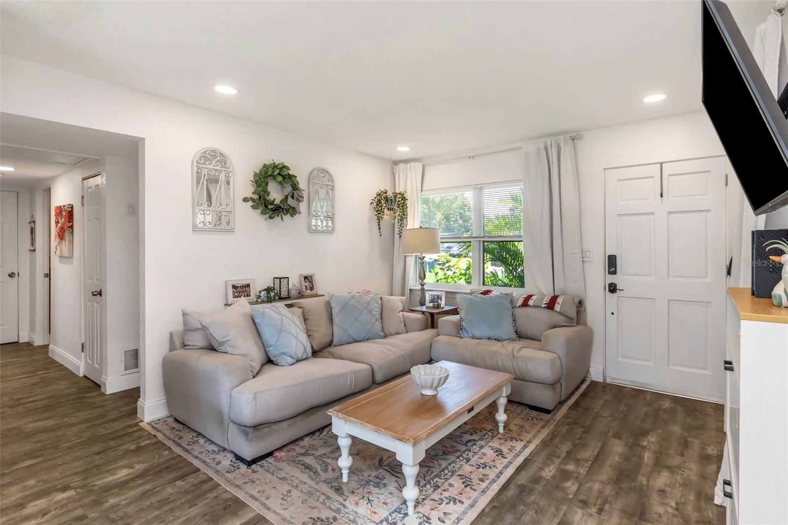 Image 11 of 47 For 5741 91st Avenue N