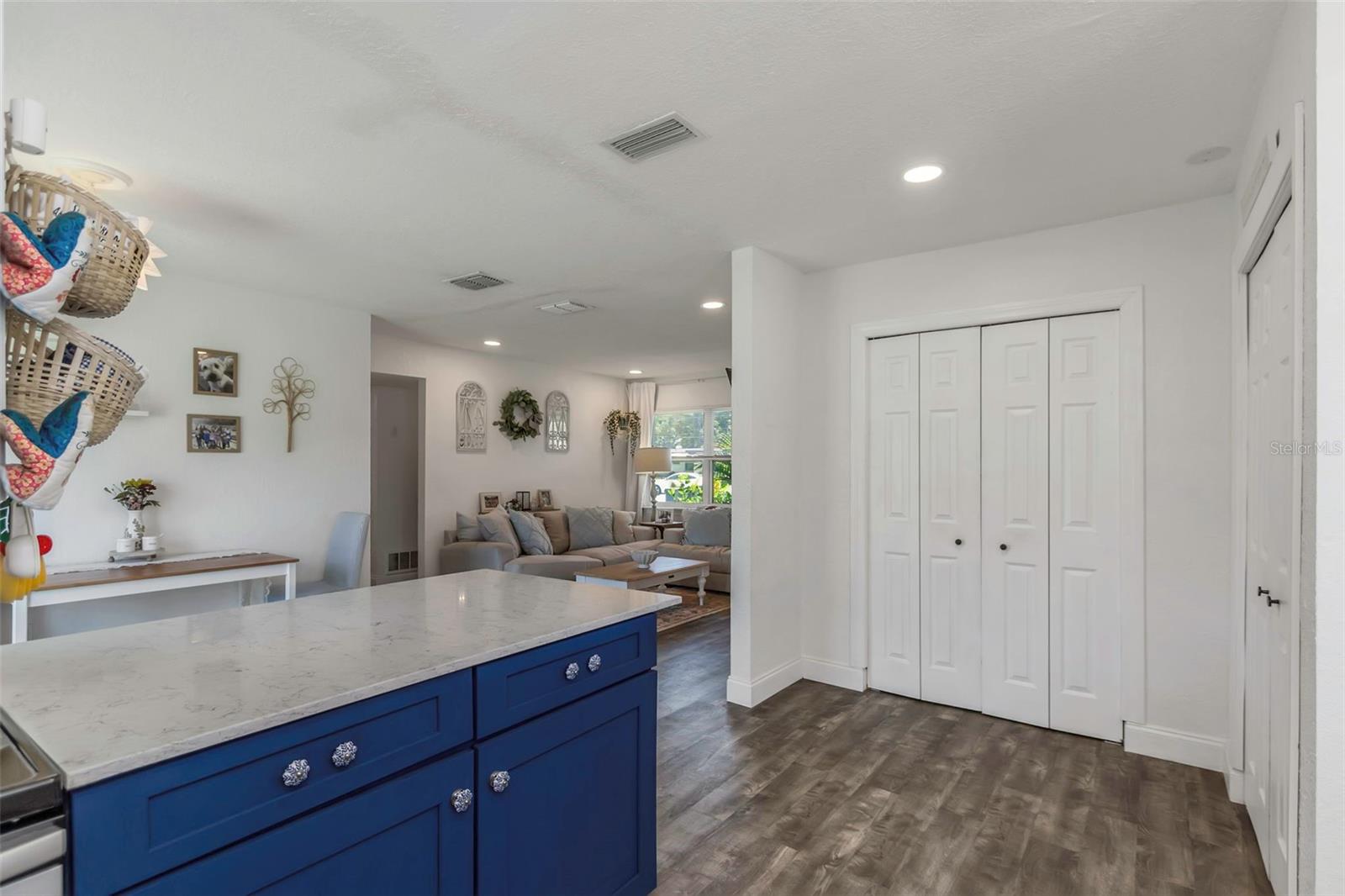 Image 22 of 47 For 5741 91st Avenue N