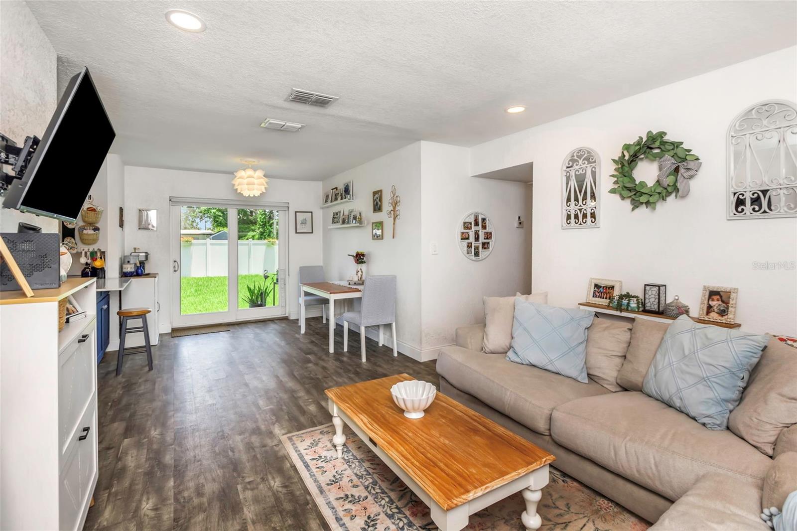 Image 7 of 47 For 5741 91st Avenue N