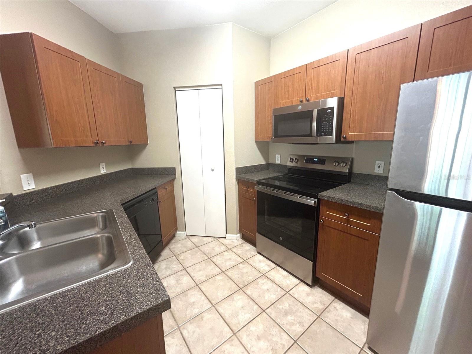 Image 6 of 18 For 2188 Chianti Place 10-102