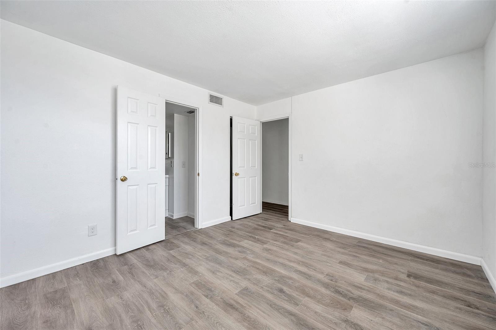 Image 17 of 40 For 2049 Skimmer Court W 311