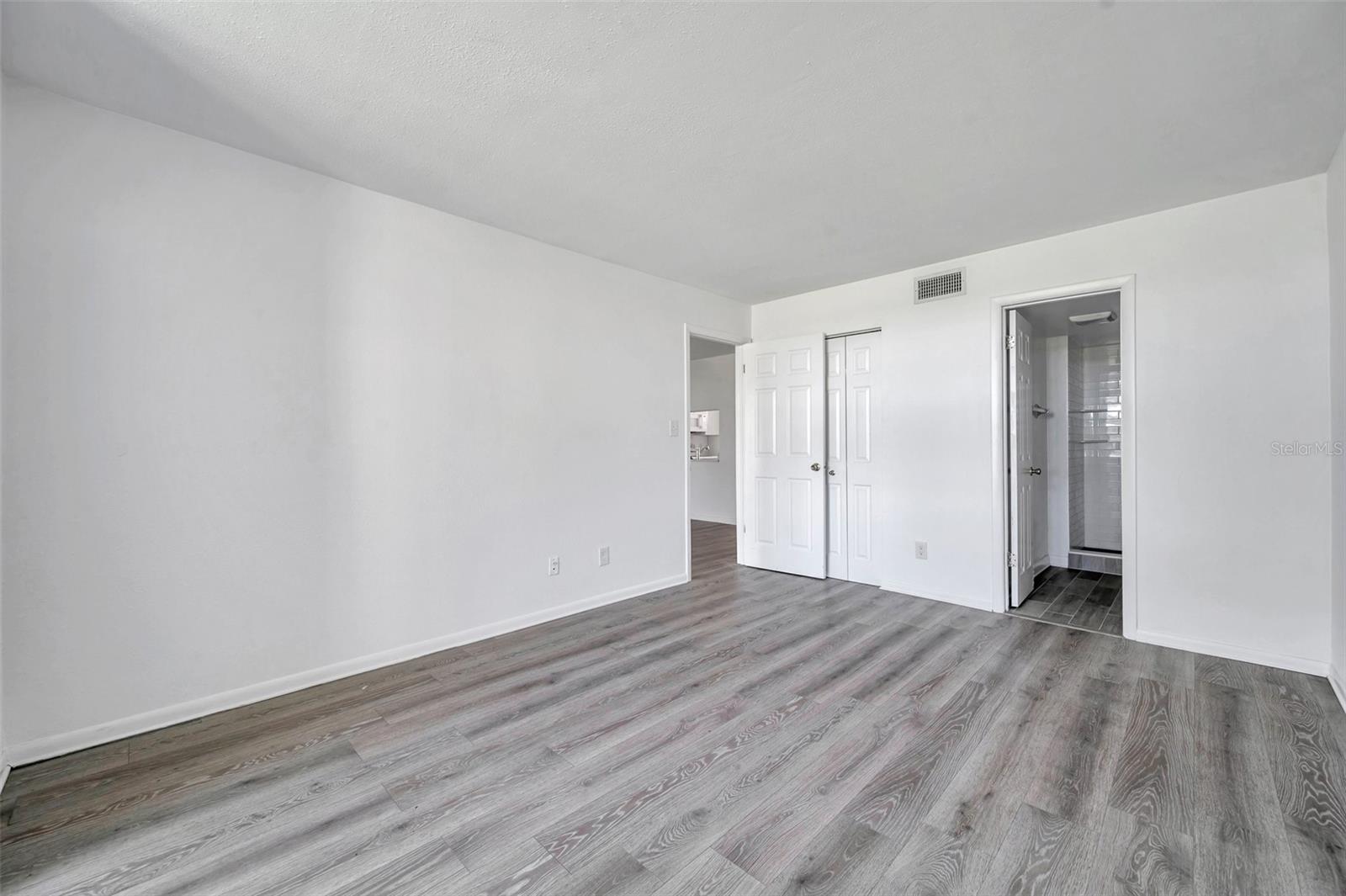 Image 21 of 40 For 2049 Skimmer Court W 311