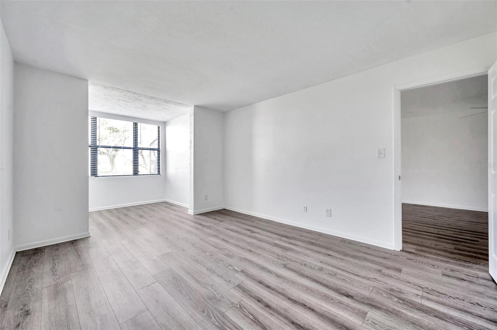 Image 23 of 40 For 2049 Skimmer Court W 311