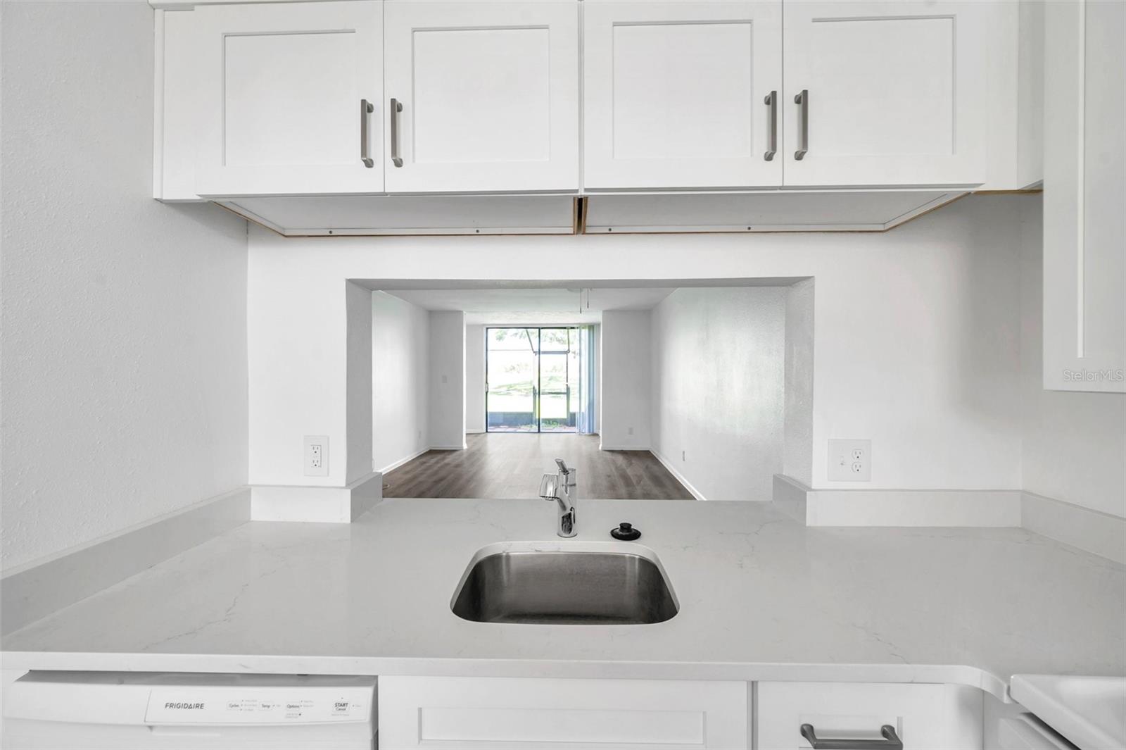 Image 7 of 40 For 2049 Skimmer Court W 311