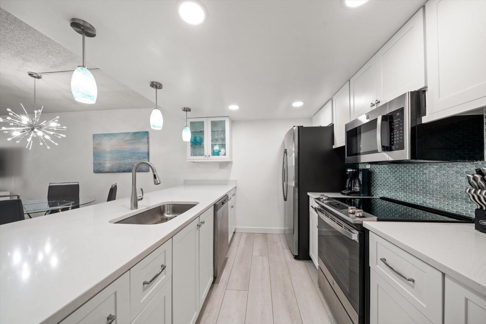 Image 9 of 32 For 440 Gulfview Boulevard 1404