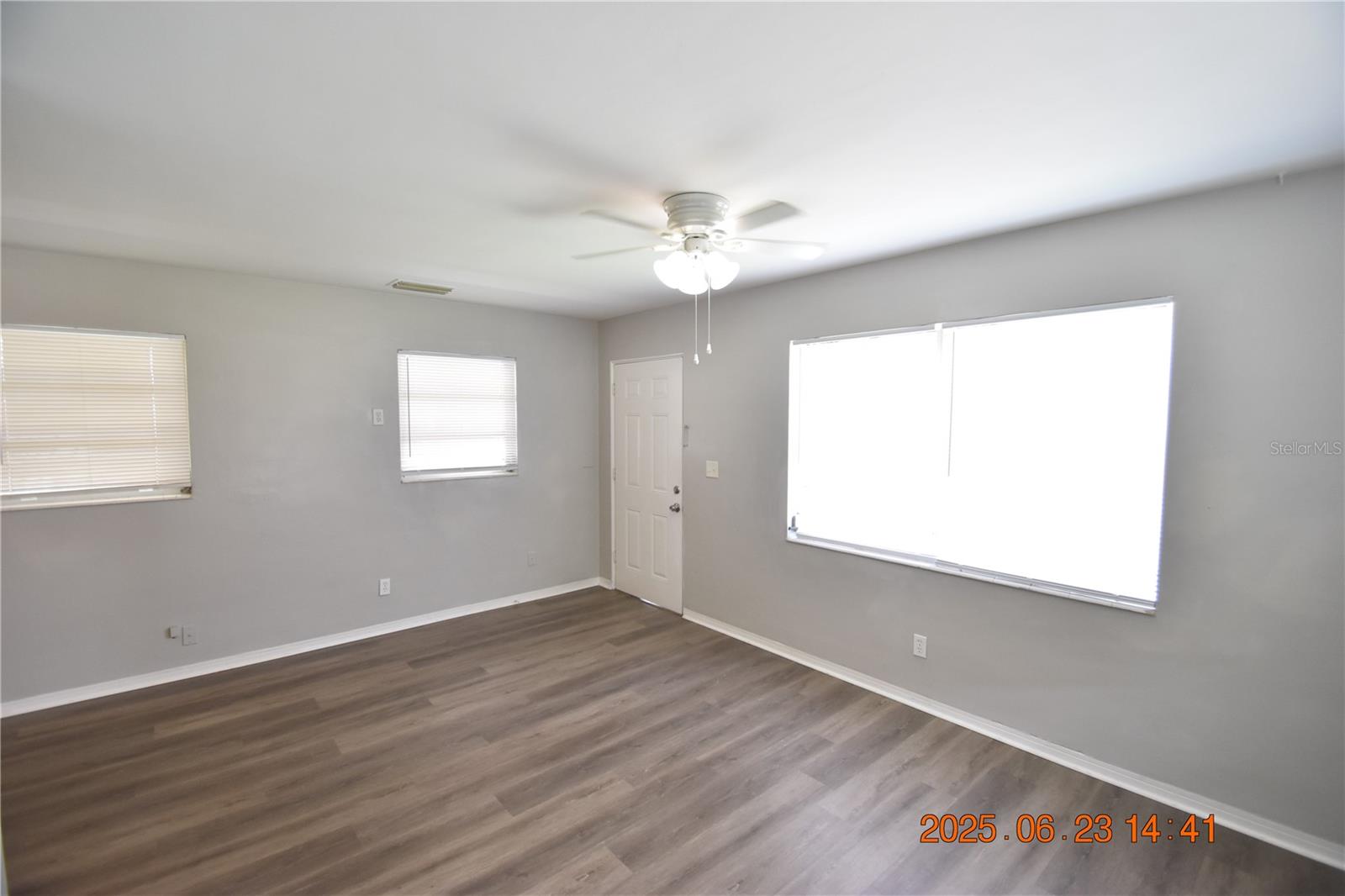 Image 9 of 30 For 5124 18th Avenue N
