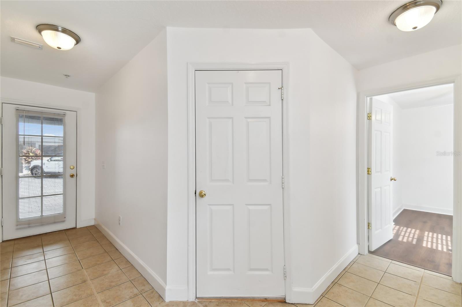 Image 3 of 16 For 3111 De Leon Street 9